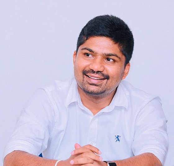 800px D V Chanaka